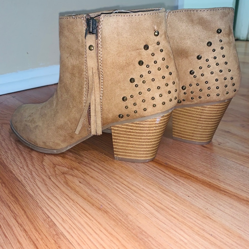 Woman’s booties - Picture 3 of 4